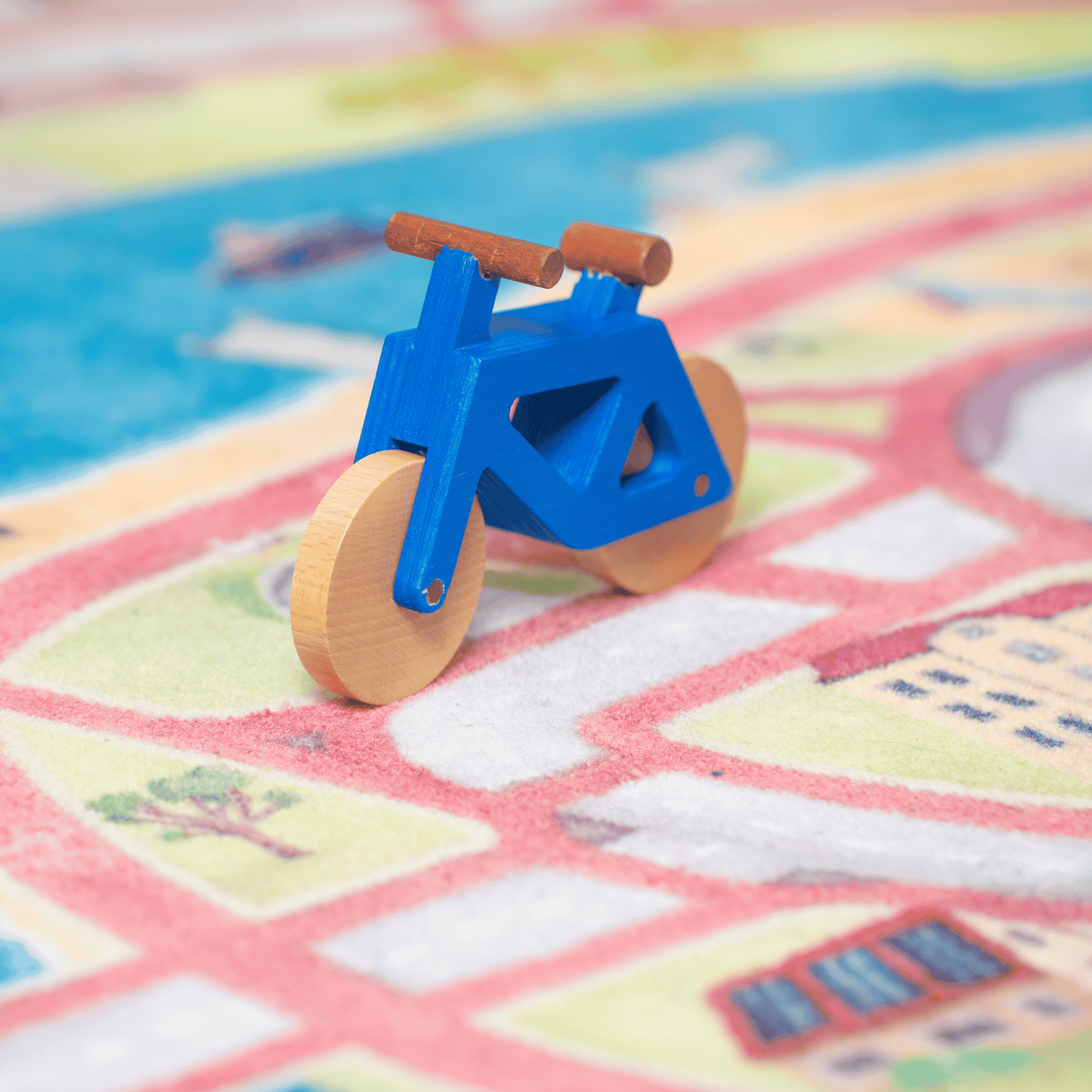 Spielzeugfahrrad für Spielwende Teppich